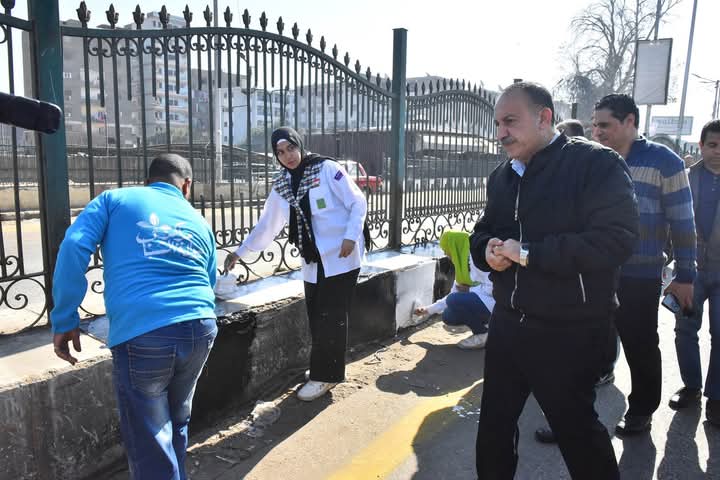 محافظ أسيوط يشهد انطلاق مبادرة بإيدينا نجملها  لنظافة وتجميل العديد من المناطق بحي شرق وحي غرب بمشاركة 300 شاب وفتاة