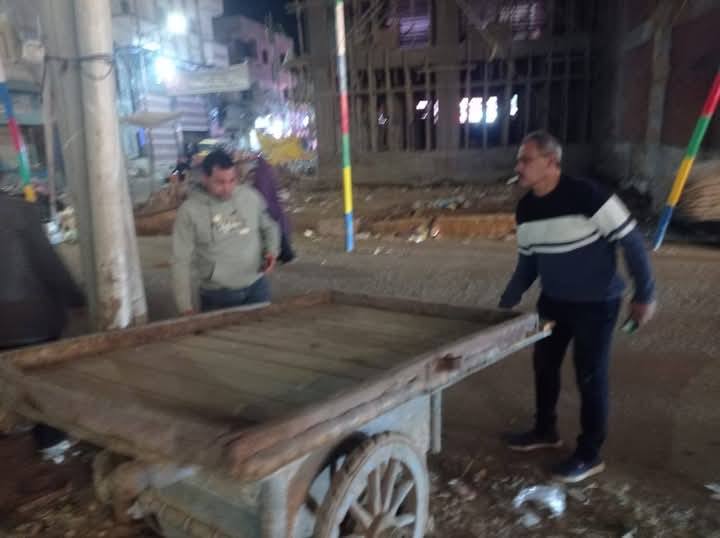 حمله مكبره لإزالة الاشغالات بساحه شارع السلك لتجهيز لصلاه عيد الفطر بمدينة شربين بالدقهلية