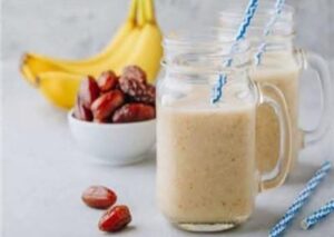 مشروب الطاقة سموزي الموز بالتمر 