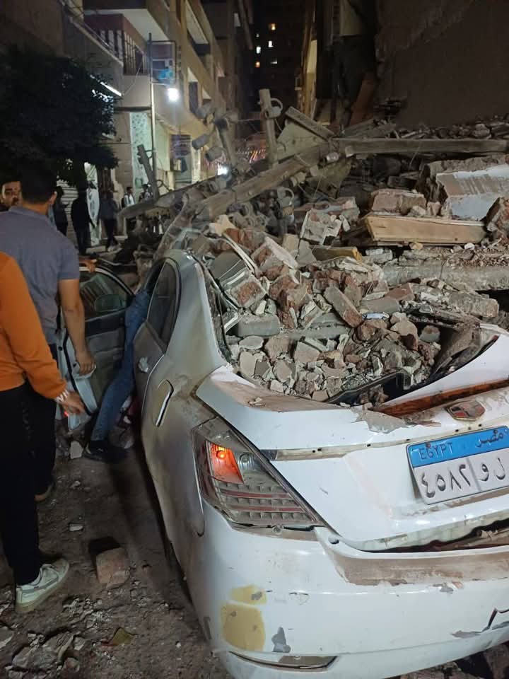 محافظ الشرقية يُتابع تداعيات إنهيار عقار قديم بشارع الجلاء بمدينة الزقازيق دون وقوع خسائر في الأرواح