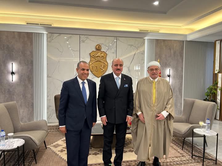 وزير الخارجية والهجرة د. بدر عبد العاطي يصل إلى العاصمة تونس