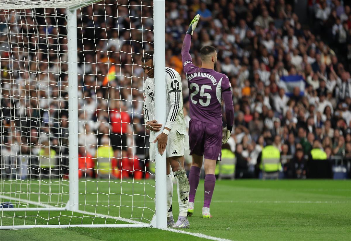 فالنسيا يفوز على ريال مدريد في الوقت القاتل ويُقدم هدية ثمينة لـ برشلونة بالدوري الإسباني