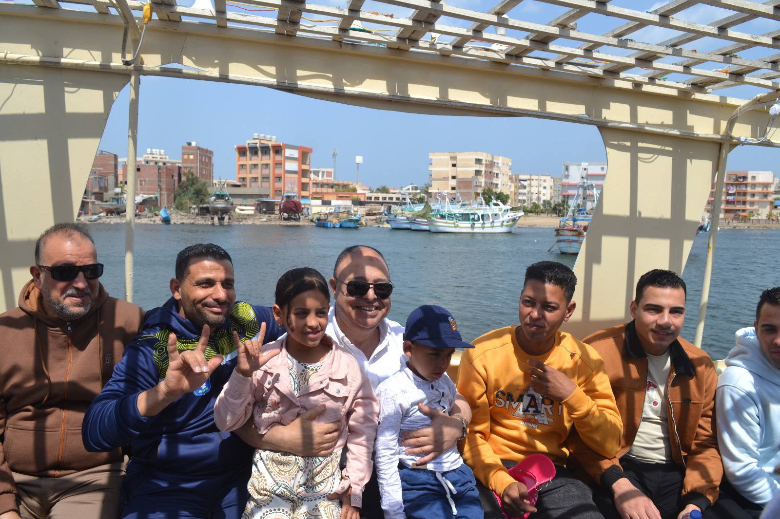 وفد من ذوي المهم لضعفاء السمع بمركز شربين لزيارة لمدينه راس البر