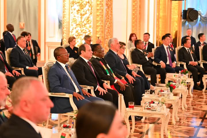 الرئيس المصري يحضر حفل العشاء الذي أقامه الرئيس بوتين