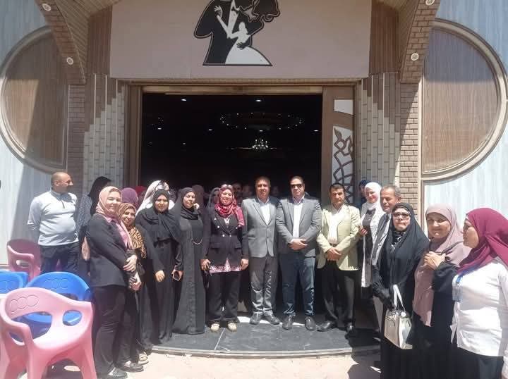 الجندي يشهـد الحفـل الختامي للقافلـه الإعلامية التنمويه لتعليـم الكبـار بقريـة أبو جلال بشربين 