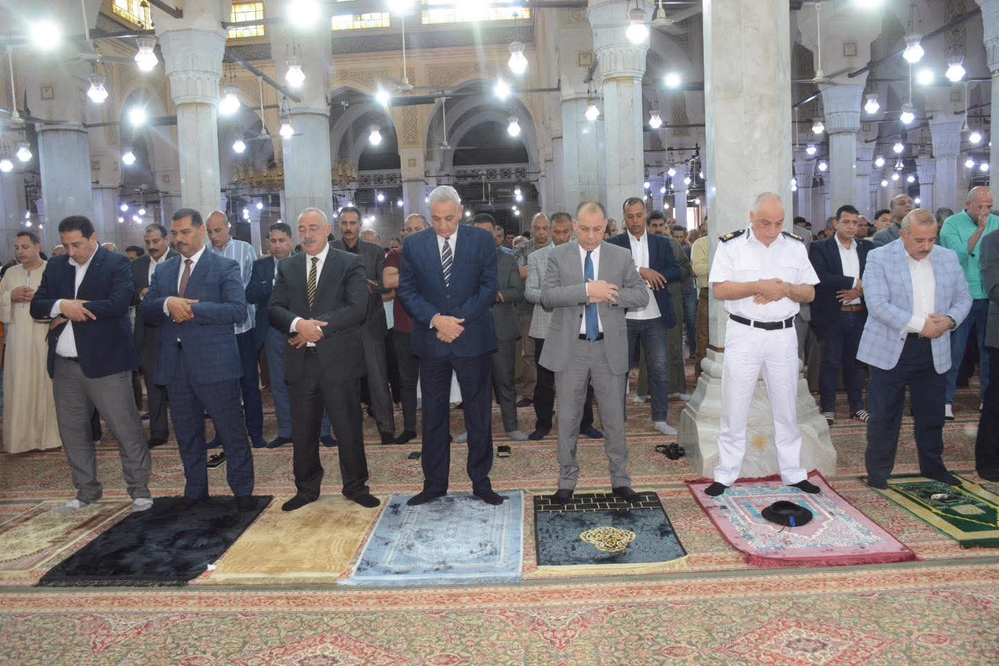 محافظ الغربية يؤدي صلاة الجمعة في مسجد السيد البدوي بأول أيام عيد الأضحى 
