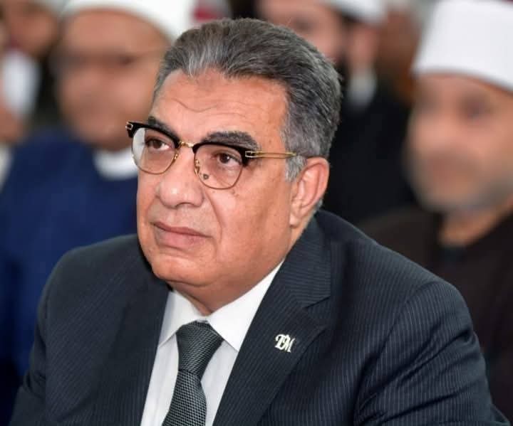 شخصيات مشرفه من بلدنا انه اللواء طارق مرزوق محافظ الدقهلية الاب والانسان