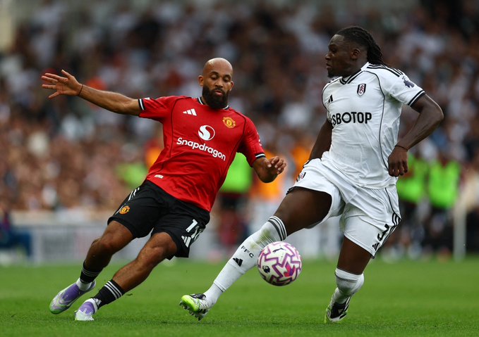 مانشستر يونايتد يتعادل أمام فولهام في الدوري الإنجليزي