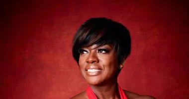 فيولا ديفيس تحتفل بعيد ميلادها الستين.. وتصف شعورها في هذا العمر بـ"الحرية"