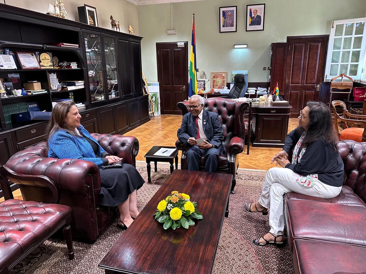 رئيس جمهورية موريشيوس يستقبل السفيرة المصرية