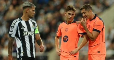 التعادل السلبي يحسم الشوط الأول بين نيوكاسل وبرشلونة