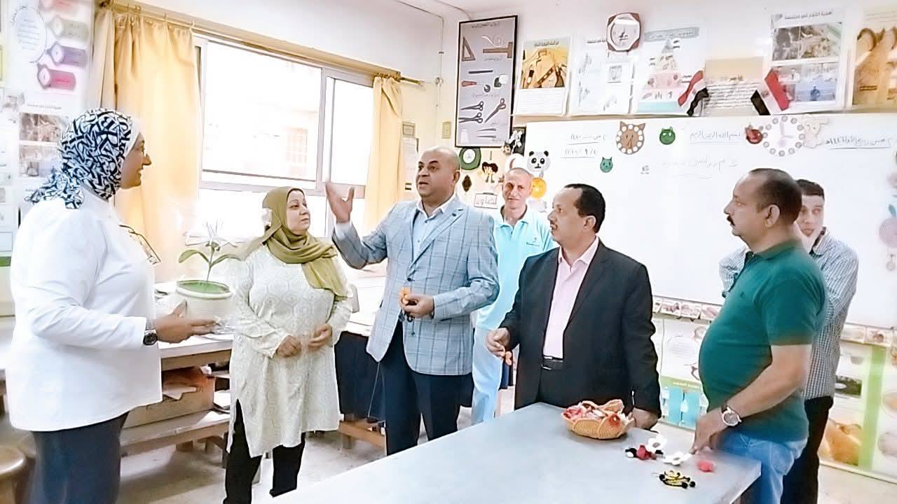 الرشيدي يتابع اليوم الدراسي الأول بالمدارس العاملة بإدارة شرق المنصورة التعليمية