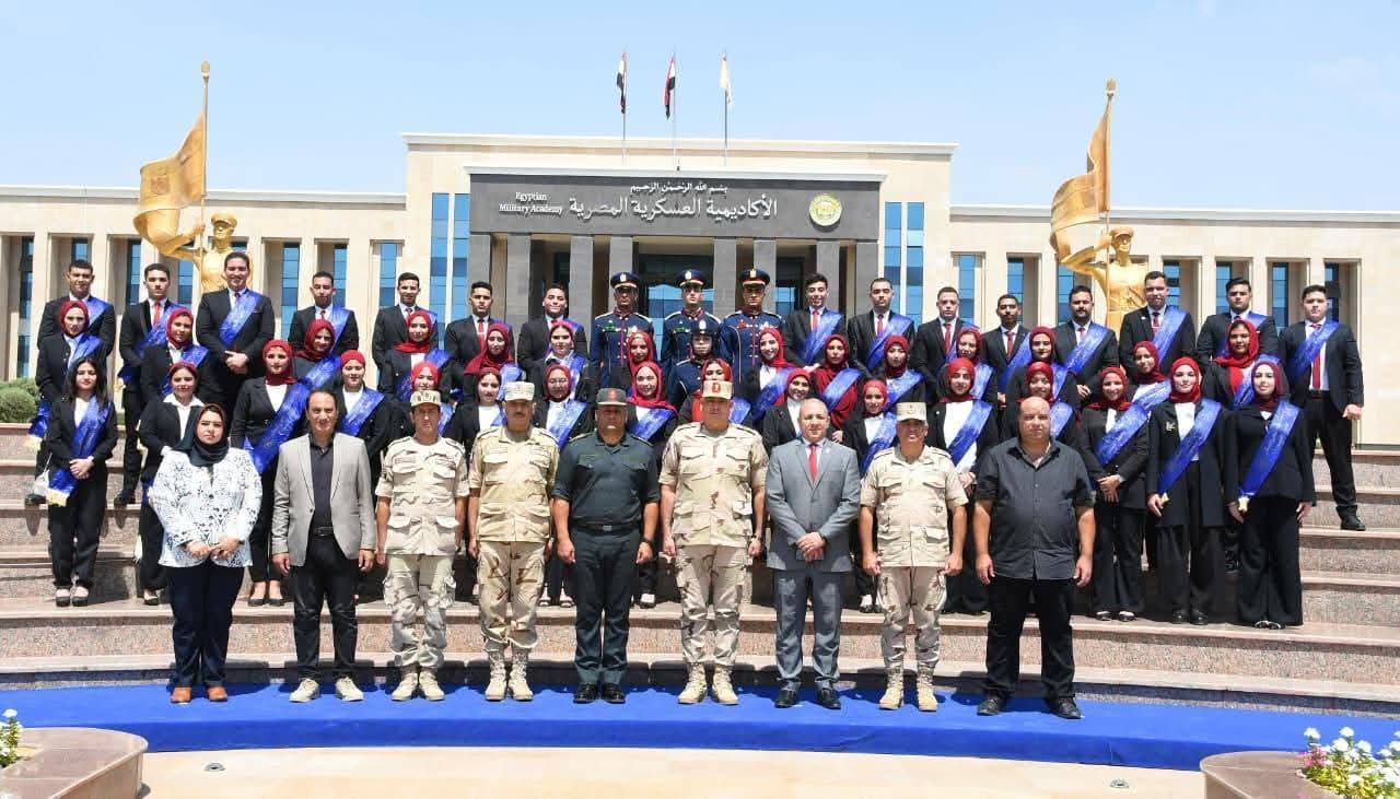 زيارة طلاب جامعة المنصورة للأكاديمية العسكرية المصرية لتعزيز الوعي والانتماء الوطني