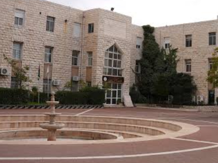 تهديد مباشر لآلاف المعلمين: إسرائيل تحظر شهادات الجامعات الفلسطينية