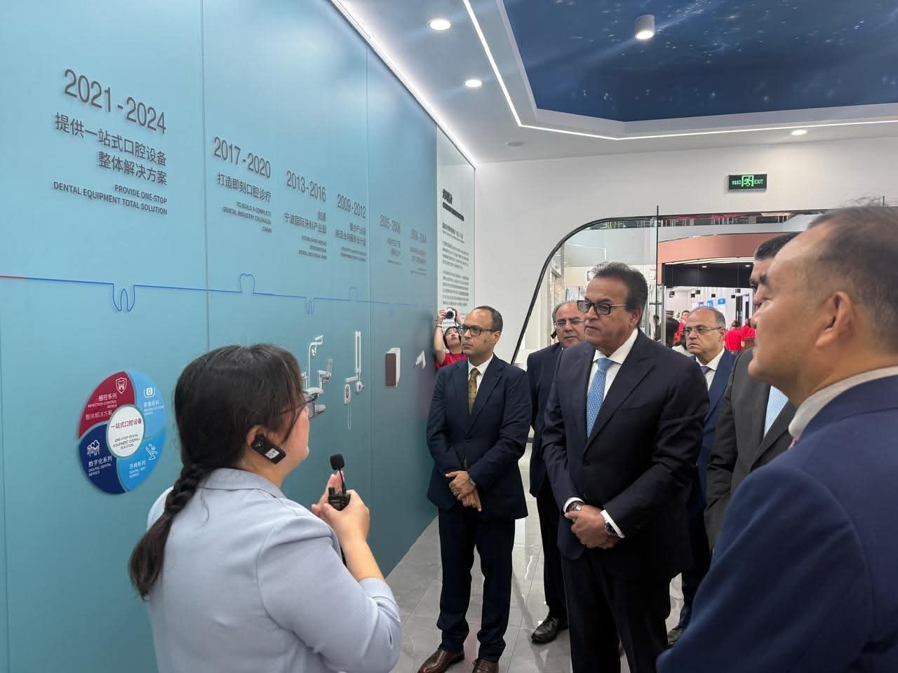 نائب رئيس مجلس الوزراء ووزير الصحة يزور مصنع Runyes في الصين لبحث توطين صناعة معدات طب الأسنان