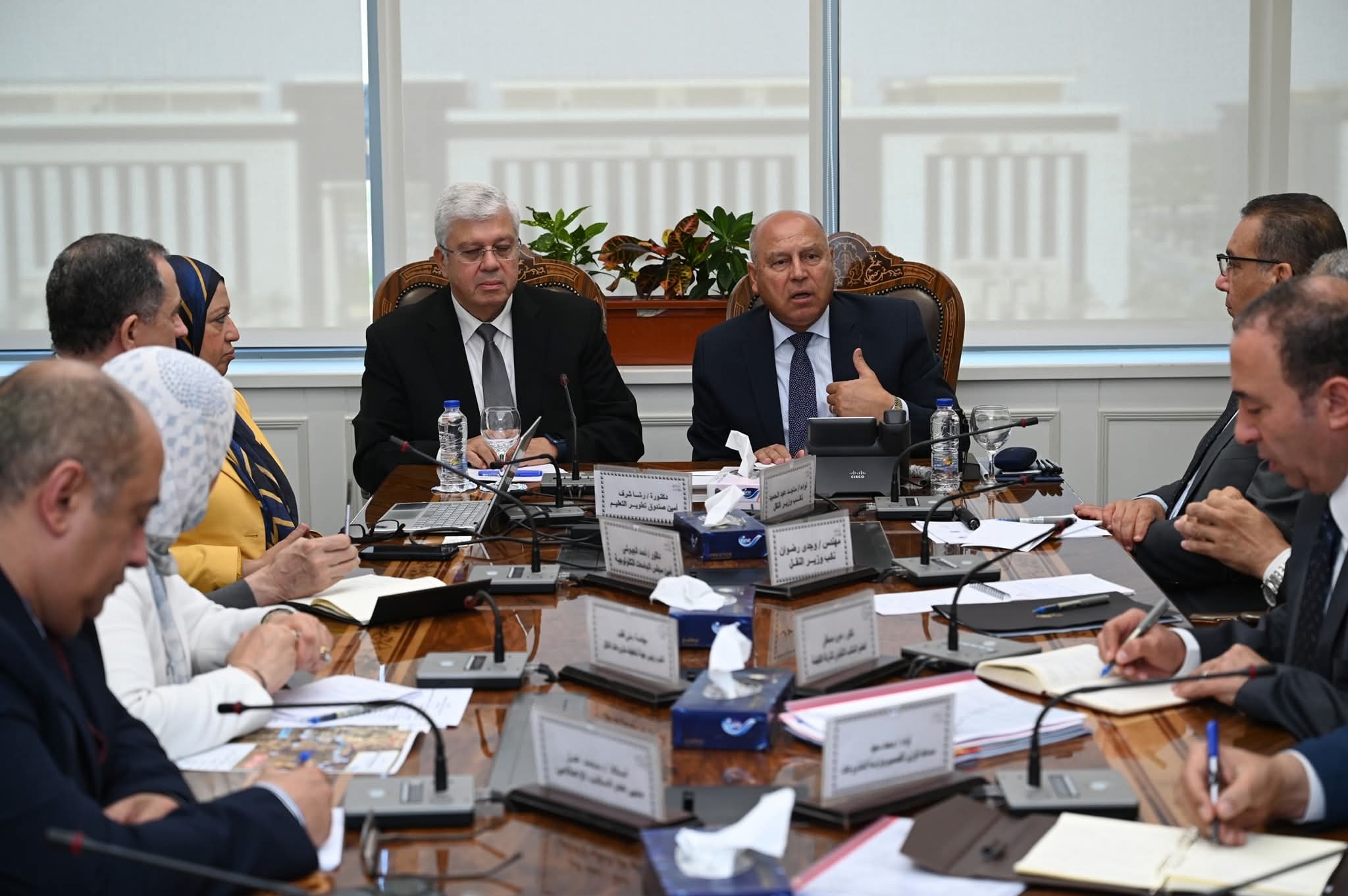 نائب رئيس مجلس الوزراء للتنمية الصناعية وزير الصناعة والنقل يعقد اجتماعاً موسعاً مع وزير التعليم العالي والبحث العلمي