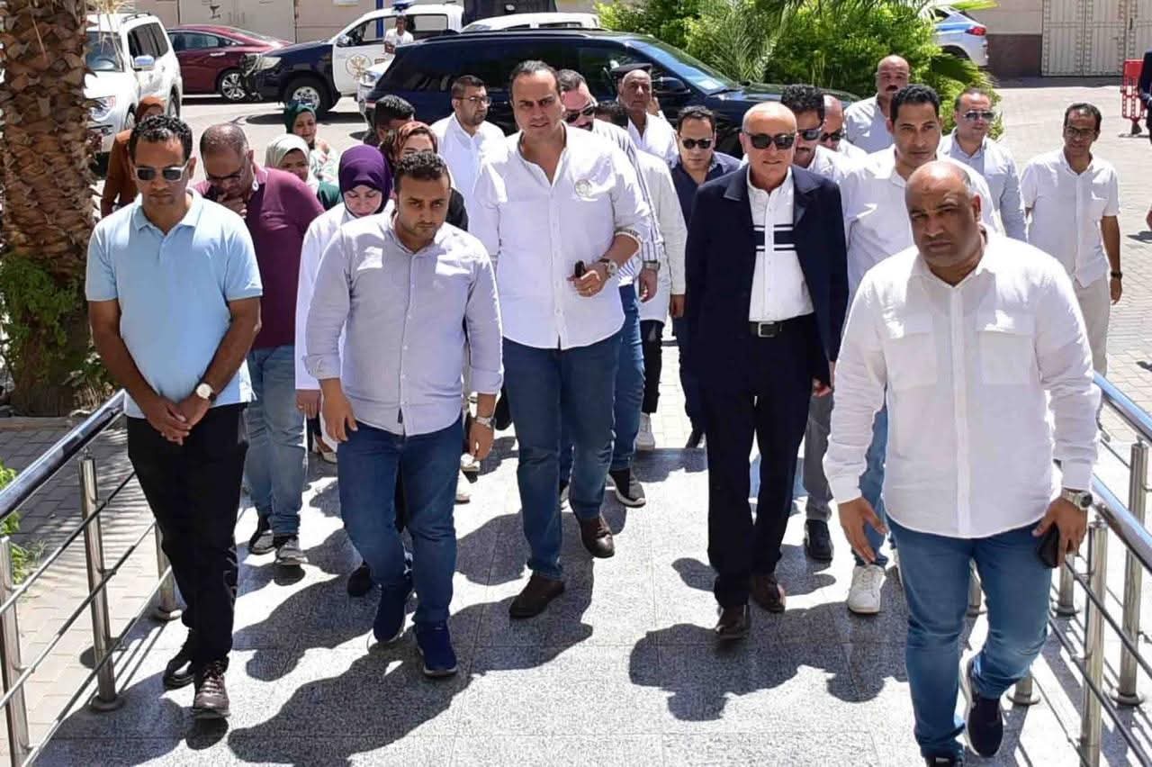 رئيس هيئة الرعاية الصحية ومحافظ الأقصر يفتتحان وحدة علاج الأورام ووحدتي عناية القلب والأطفال المبتسرين بمستشفى الكرنك الدولي