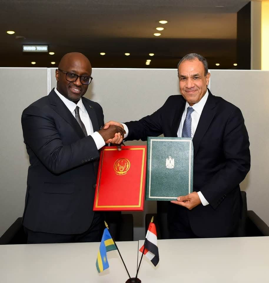 وزيرا خارجية مصر ورواندا يوقعان اتفاقية إعفاء متبادل من التأشيرات للجوازات الرسمية