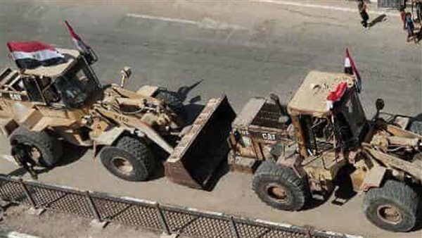 مصر تستعد لإعادة إعمار غزة و الجرارات المصرية تصطف قبالة المخيمات في غزة