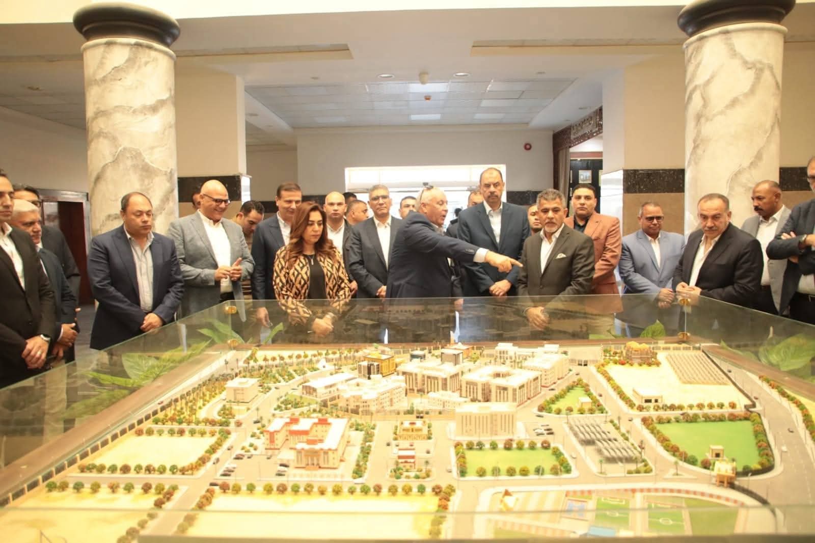 وزيرا التنمية المحلية والزراعة ومحافظ الوادي الجديد يتفقدون مجمع المصالح الحكومية للخدمات الذكية بالخارجة