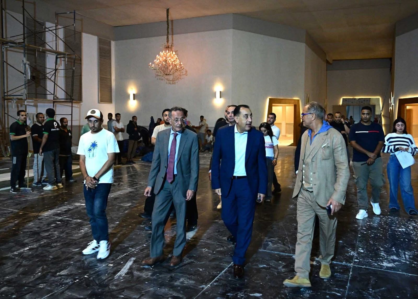 جولة ليلية  لمتابعة الترتيبات والتجهيزات النهائية للاحتفال الرسمي بافتتاح المتحف المصري الكبير