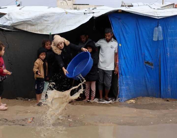 تصعيد ميداني في الضفة الغربية.. أوامر إخلاء ونزوح من المخيمات