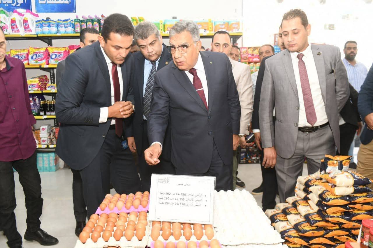محافظ الدقهلية يفتتح هايبر سوبر توفير بشارع عبد السلام عارف بالمنصورة