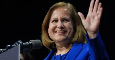 غزالة هاشمي تسطر التاريخ كأول مسلمة تتولى منصباً تنفيذياً على مستوى ولاية في الولايات المتحدة