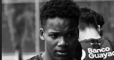 رصاصة طائشة تقتل اللاعب الإكوادوري ميغيل نازارينو لاعب نادي إندبنديينتي ديل فالي داخل منزله