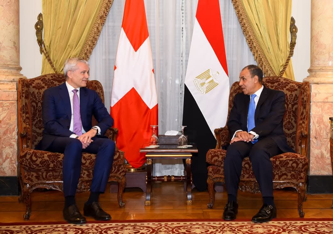 وزير الخارجية يعقد مشاورات مع وزير العدل والشرطة السويسري
