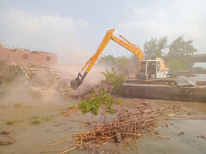 وزيرة التنمية المحلية تتلقى تقريرًا حول متابعة إزالة التعديات ذات الخطورة الداهمة على حياة المواطنين بأراضي طرح النهر بفرع رشيد بمحافظتي المنوفية والبحيرة