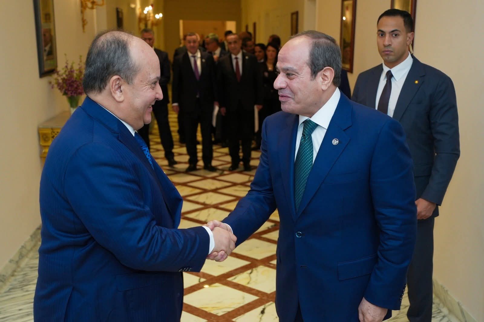 استقبل اليوم السيد الرئيس عبد الفتاح السيسي السيد سيفي غريب الوزير الأول للجمهورية الجزائرية الديمقراطية الشعبية وذلك بحضور مدبولي ووفدي البلدين