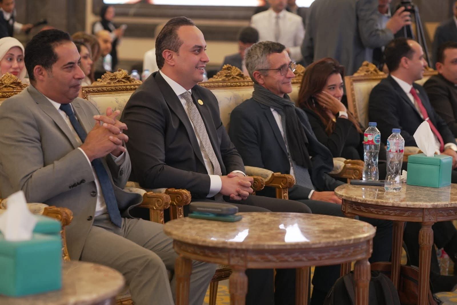 رئيس الهيئة يعلن إطلاق استراتيجية هيئة الرعاية الصحية 2025–2032 والتوصيات الختامية للملتقى