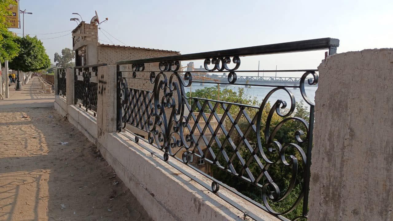 محافظ الغربية في جولة ميدانية مفاجئة بكفر الزيات لمتابعة أعمال الرصف والتطوير ورفع الإشغالات وتحسين مستوى النظافة وضبط التعريفة لضمان خدمة تليق بالمواطن