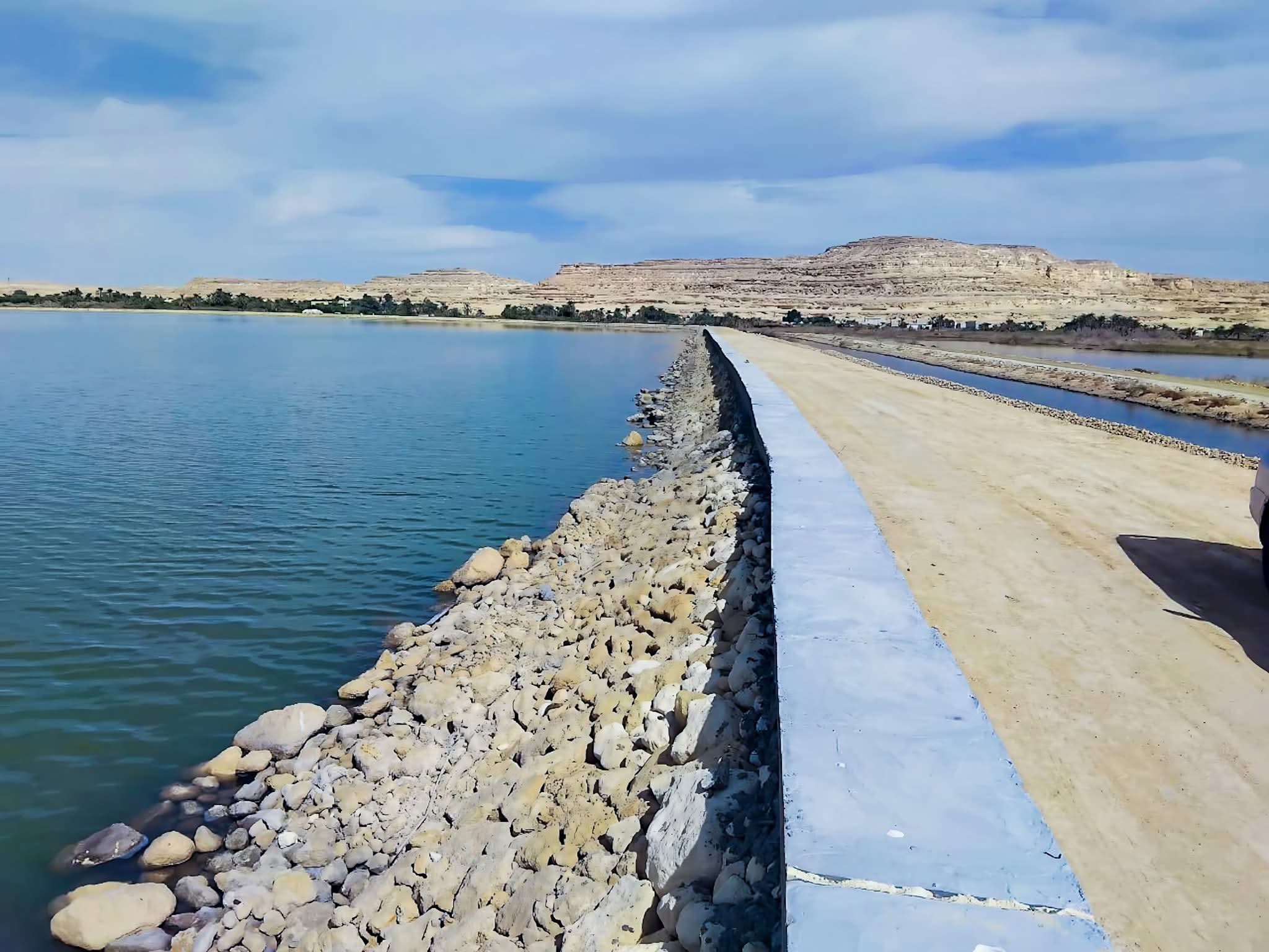 الدكتور سويلم يتابع موقف مشروع تطوير منظومة الري والصرف للحفاظ على التوازن البيئي بواحه سيوة بالتعاون بين مؤسسات الدولة وأهالي الواحة