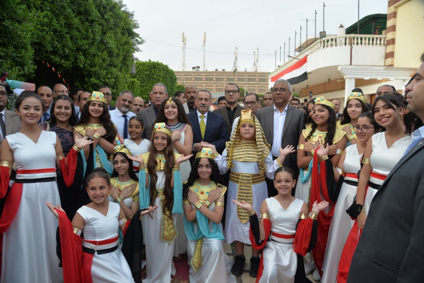 محافظ أسيوط يشهد احتفالية كبرى بنادي أسيوط الرياضي تزامنًا مع الافتتاح التاريخي للمتحف المصري الكبير  عروض فرعونية ومعرضًا فنيًا يجسدان عظمة الحضارة المصرية