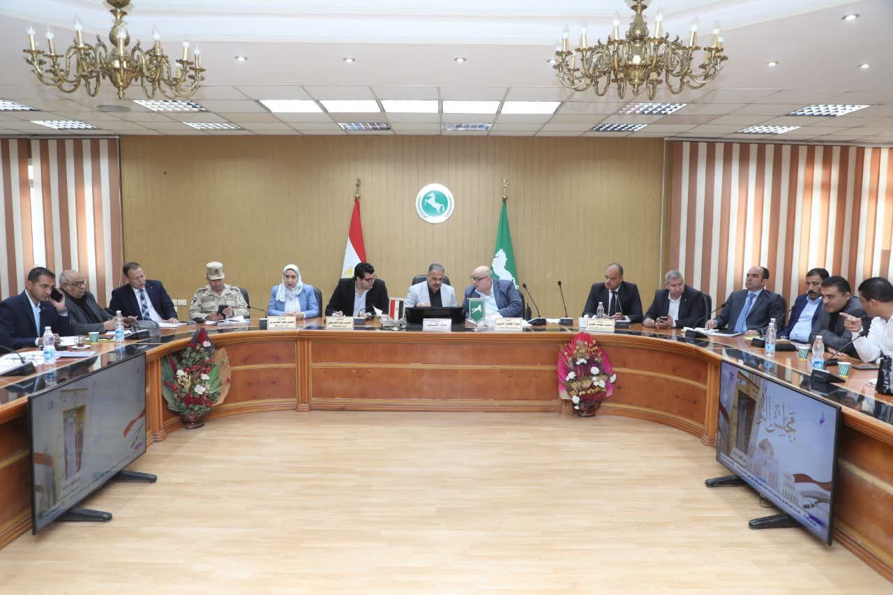 محافظ الشرقية يترأس غرفة العمليات الرئيسية بالديوان العام لمتابعة سير إنتظام اليوم الأول لإنتخابات مجلس النواب٢٠٢٥ 