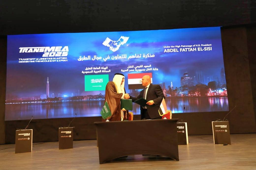 نائب رئيس مجلس الوزراء للتنمية الصناعية وزير الصناعة والنقل ووزير النقل والخدمات اللوجستية بالمملكة العربية السعودية يوقعان مذكرة تفاهم بين مصر والسعودية بشان تبادل الخبرات في مجال الطرق