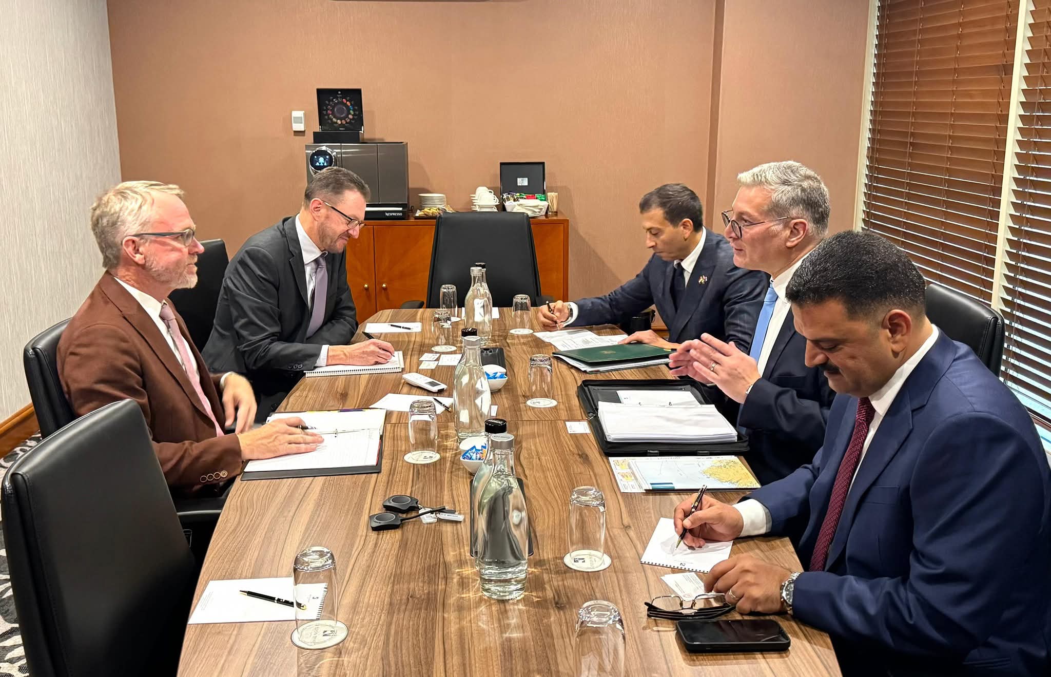 خلال مباحثات وزير البترول والثروة المعدنية مع المدير العام لإدارة مناجم غرب استراليا