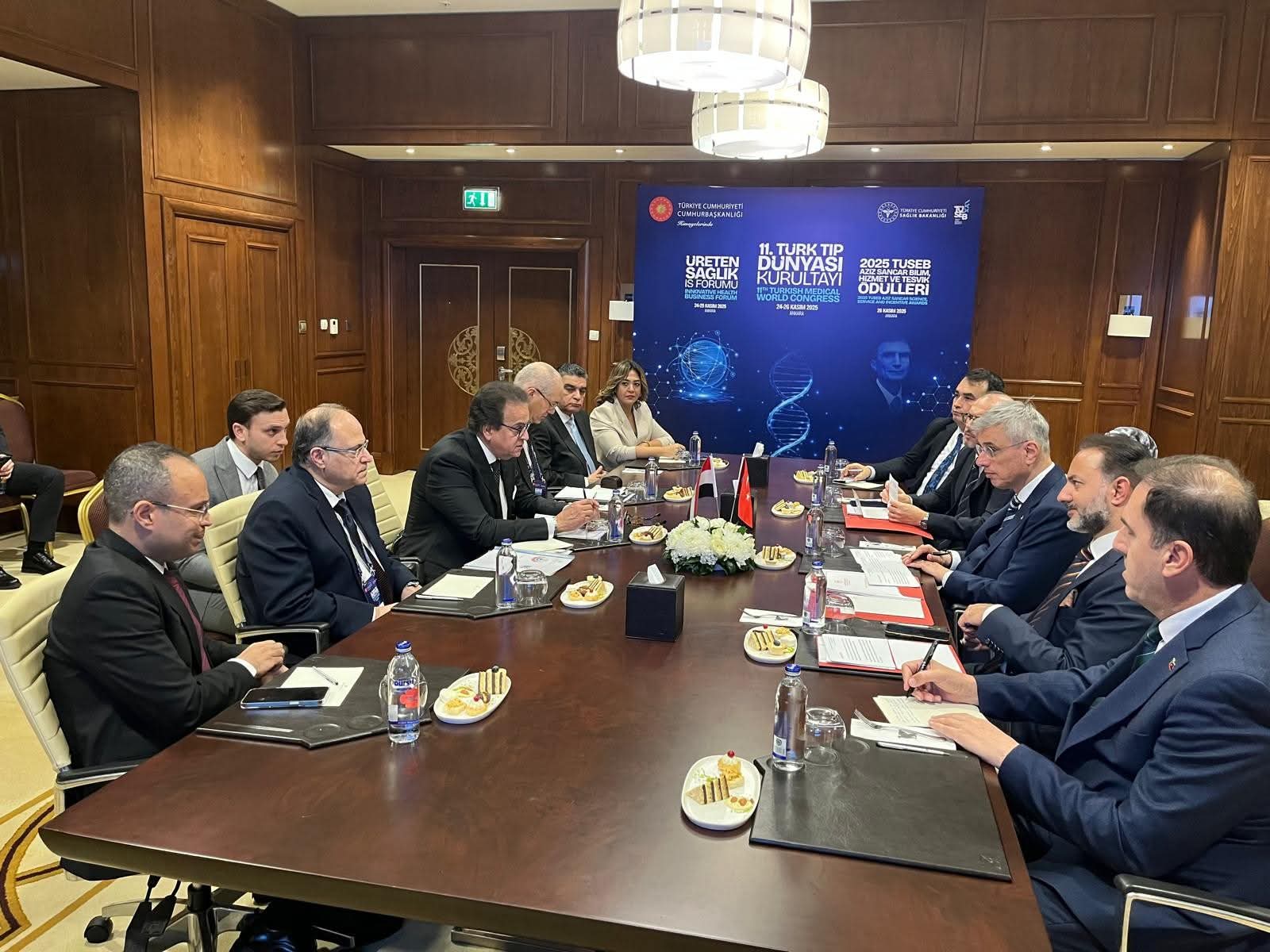 على هامش المؤتمر الطبي العالمي الـ11 بتركيا  الدكتور خالد عبدالغفار يلتقي وزير صحة تركيا لبحث تعزيز وتفعيل التعاون الصحي بين البلدين