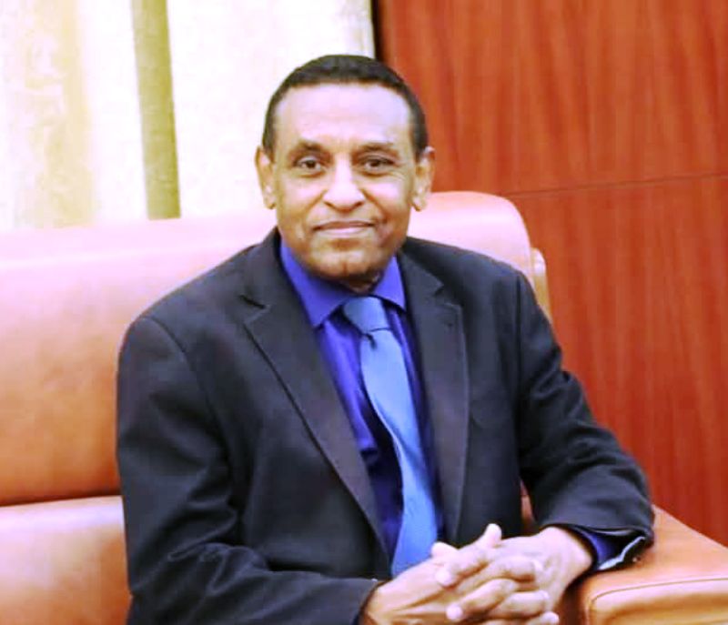 مصدر عسكري سوداني  لا اتجاه لإقالة رئيس الوزراء كامل إدريس وزيارته لجنيف بغرض العلاج