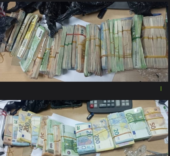 تونس.. الجمارك تحبط تهريب مليوني دولار من العملة عبر 3 معابر برية