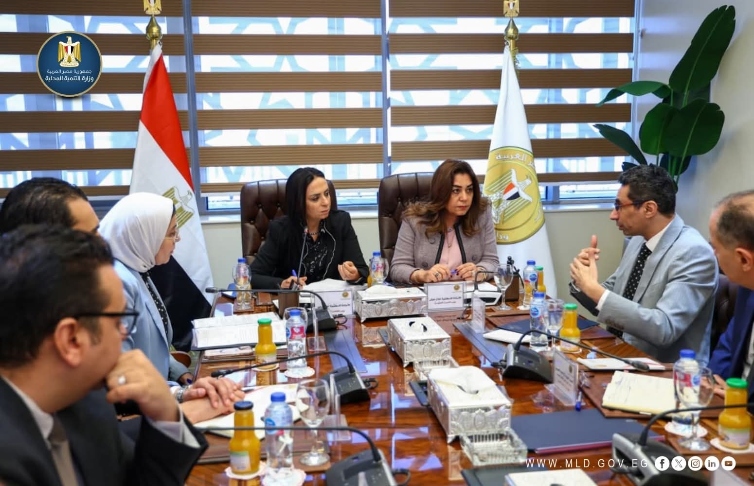 وزيرتا التنمية المحلية والتضامن الاجتماعي تبحثان دعم جهود الهلال الأحمر المصري والملفات المشتركة بالمحافظات