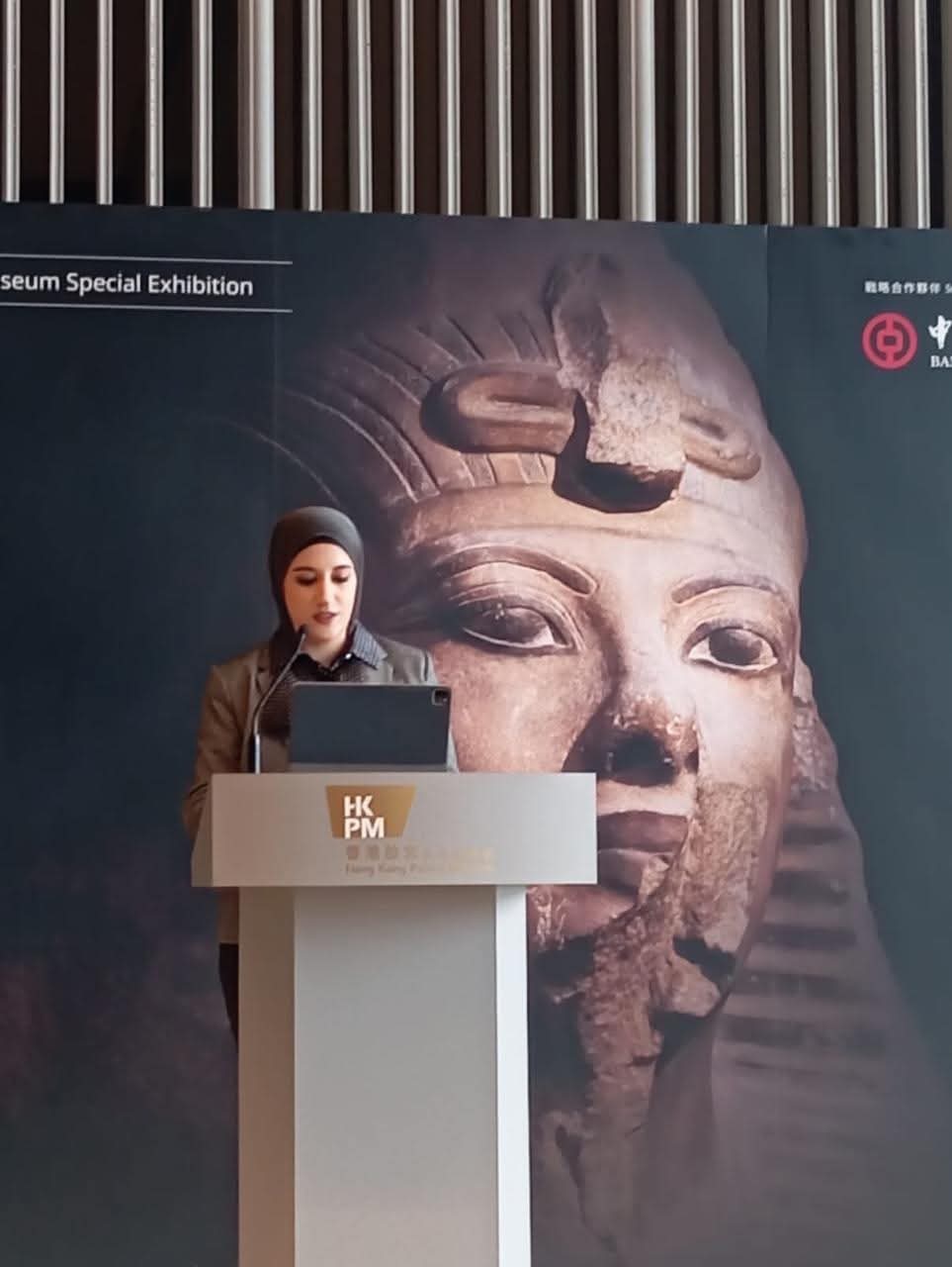 نائب وزير السياحة والآثار والأمين العام للمجلس الأعلى للآثار يفتتحان معرض مصر القديمة تكشف عن نفسها