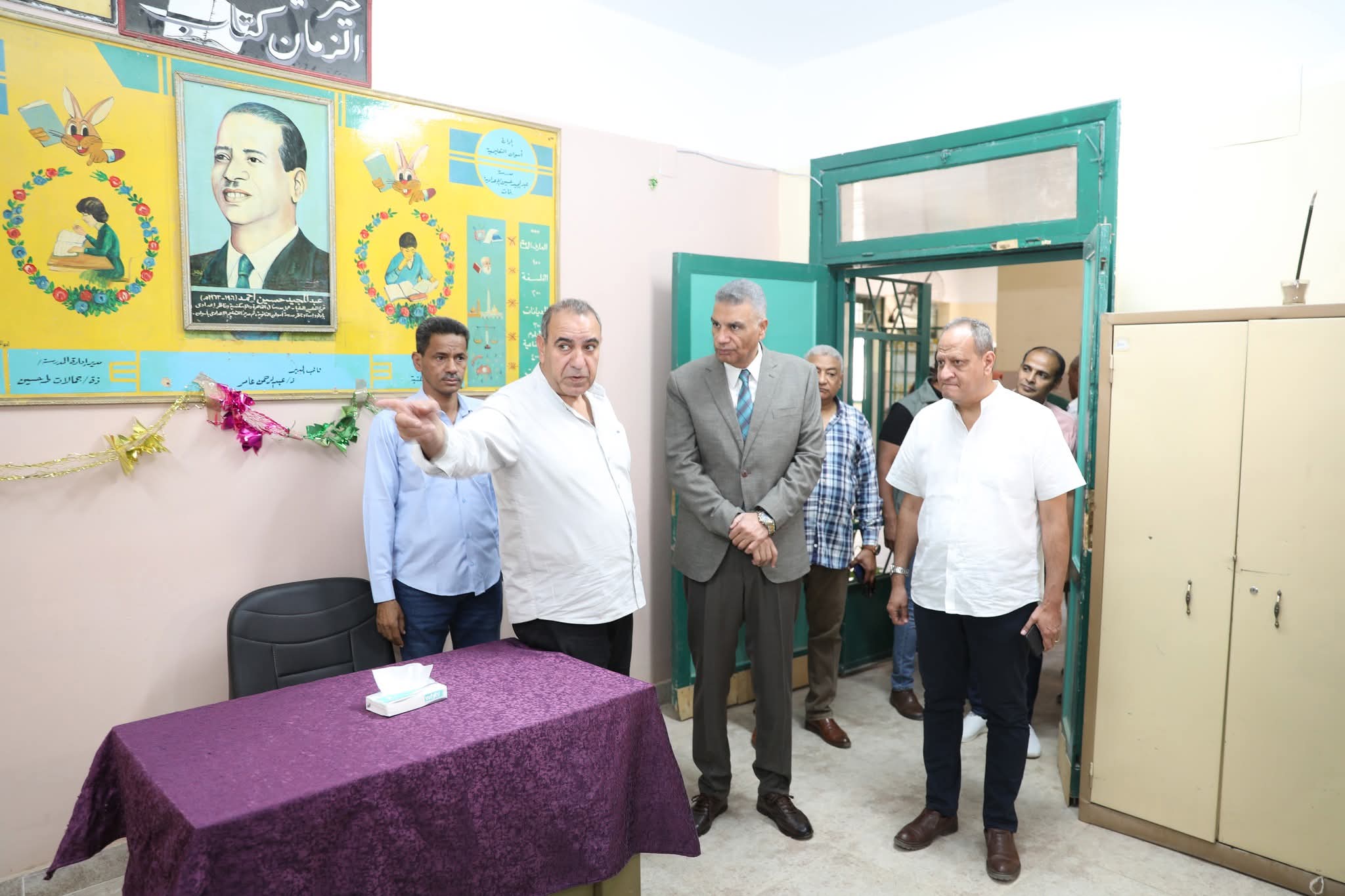 محافظ أسوان يتابع جاهزية مقار اللجان الإنتخابية لمجلس النواب 2025