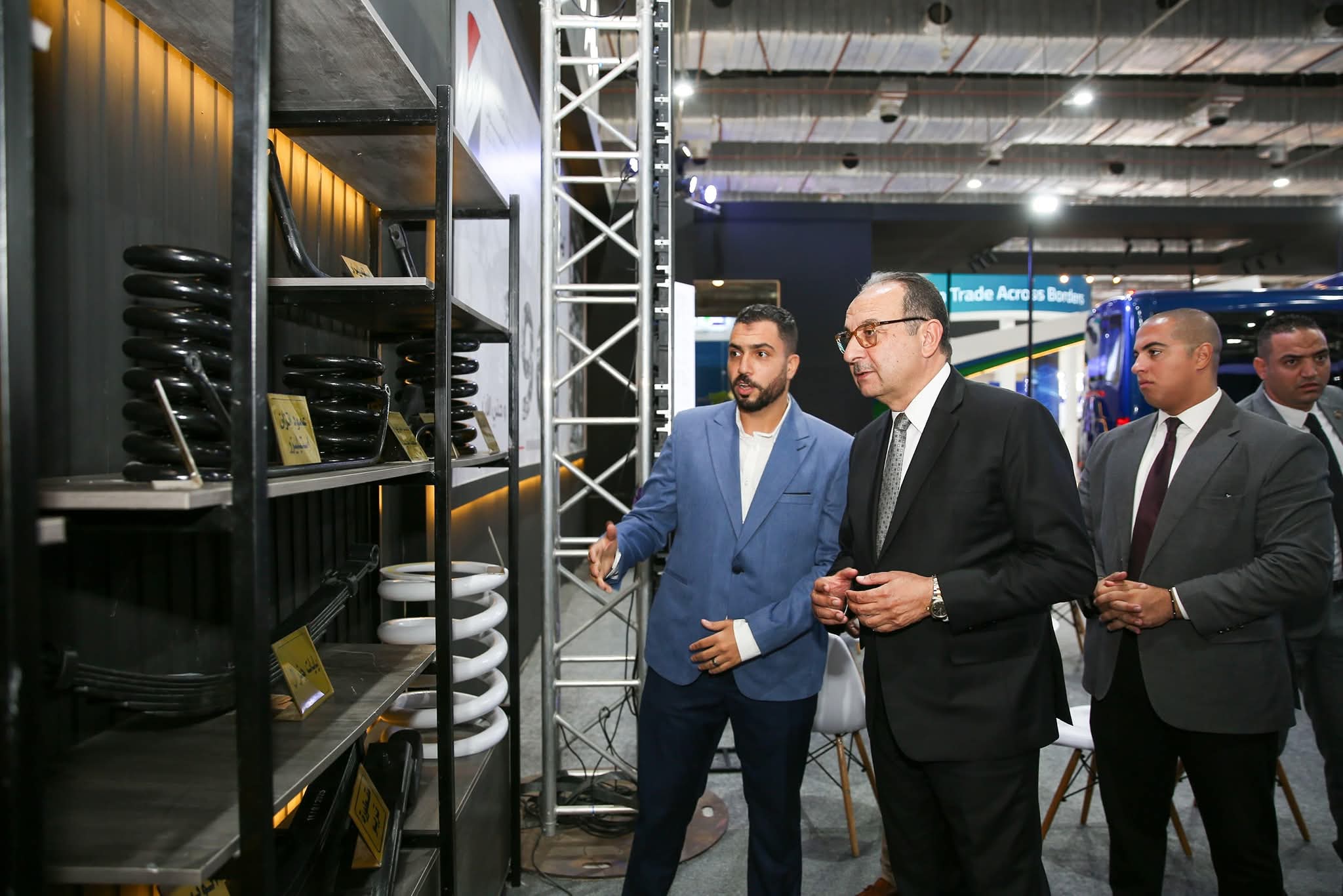 وزير قطاع الأعمال العام يتفقد جناحي الوزارة في معرض الصناعة والنقل الذكي للشرق الأوسط وأفريقيا 2025 تحت شعار الصناعة والنقل معًا لتحقيق التنمية المستدامة