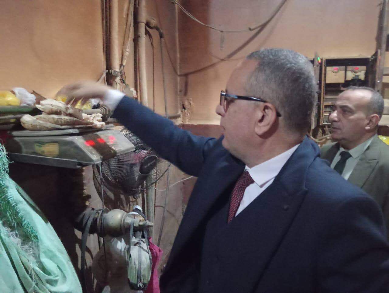 محافظ الدقهلية ضبط 10.7 أطنان لحوم فاسدة وتحرير 650 مخالفة في الأسواق والمخابز خلال أسبوع