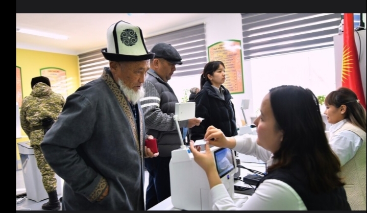 قرغيزستان تشهد انتخابات تشريعية مبكرة بنظام انتخابي جديد