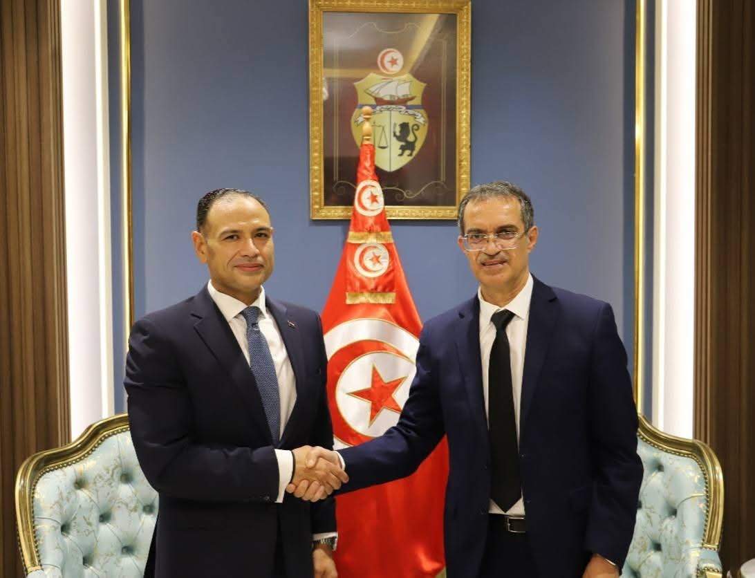 سفير مصر لدى تونس يبحث تعزيز التعاون الثنائي مع وزير الزراعة التونسي