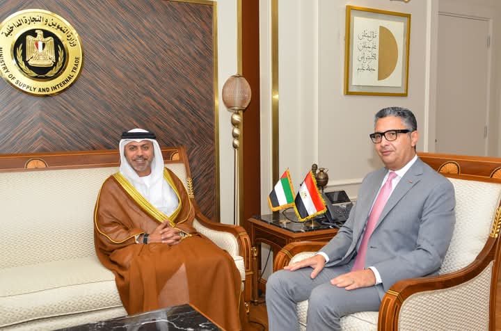 الدكتور شريف فاروق وزير التموين والتجارة الداخلية يستقبل السفير حمد الزعابي سفير دولة الإمارات العربية المتحدة لبحث سبل التعاون المشترك بين مصر والإمارات